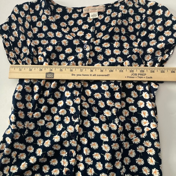 BOG Collective cotton dress SZ M navy blue  daisies background pockets - Picture 8 of 10